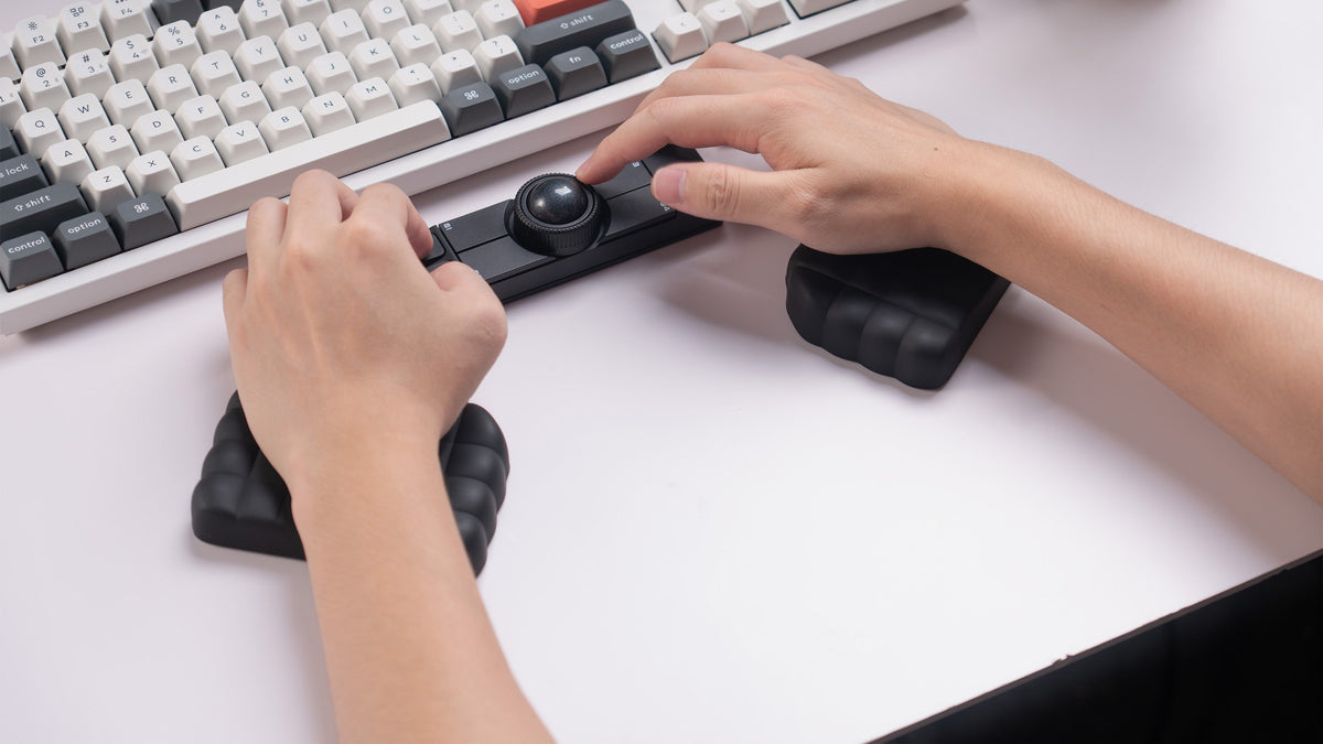 Nape_Pro_Dedicated_Palm_Rest-2__kc_full_1a2d20e039.jpg